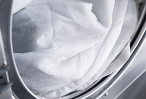 frische Wäsche aus dem Trockner